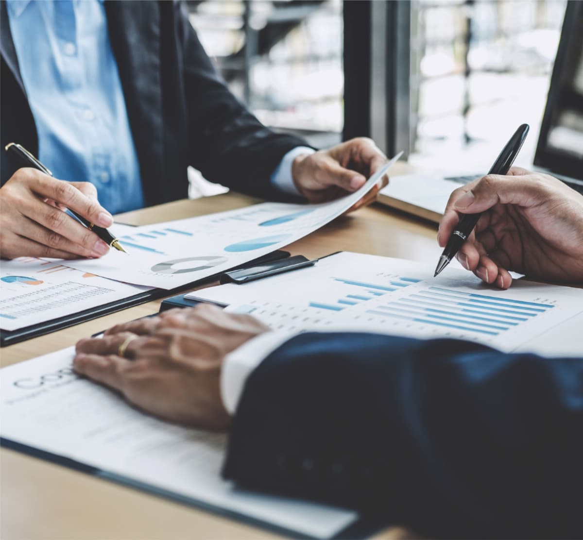 Tim kecil mendirikan CV